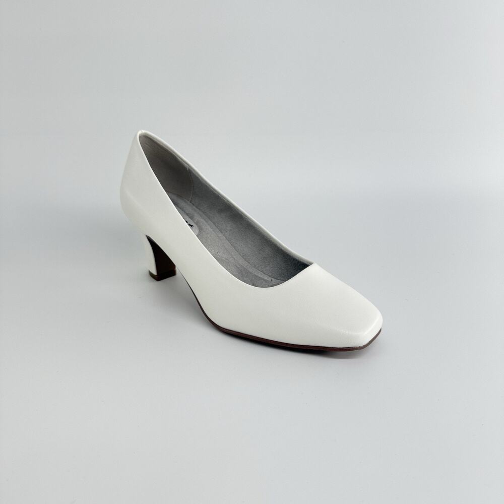 Easy Street Poet White Pumps Women’s Size 5 M Low Heel Dress Shoes New